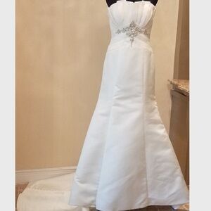 Emerald Bridal Wedding Dress in Ivory size 10